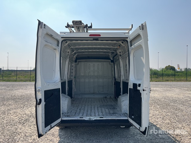 2021 Peugeot Boxer 333 L2H2 2.2 BLUEHDI 140CV S&S Van Truck - Furgoneta pequeña: foto 5 2021 Peugeot Boxer 333 L2H2 2.2 BLUEHDI 140CV S&S Van Truck - Furgoneta pequeña: foto 5