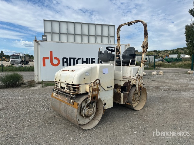 2007 Cat CB-224E Compacteur Vibrant Tandem Double Drum Roller - Apisonadora de asfalto: foto 2 2007 Cat CB-224E Compacteur Vibrant Tandem Double Drum Roller - Apisonadora de asfalto: foto 2