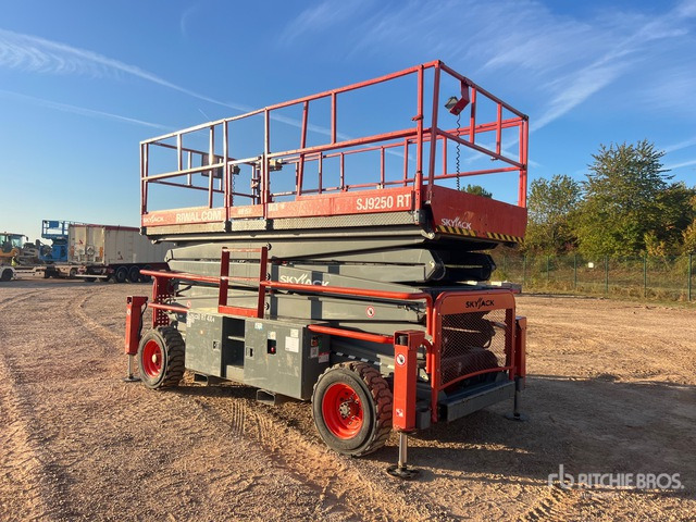 2018 Skyjack SJ9250 RT 4x4 Nacelle Ciseaux Scissor Lift - Plataforma de tijeras: foto 4 2018 Skyjack SJ9250 RT 4x4 Nacelle Ciseaux Scissor Lift - Plataforma de tijeras: foto 4