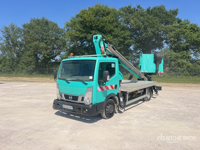 Nissan Cabstar NT400 Bucket Truck - Camión con plataforma elevadora: foto 1 Nissan Cabstar NT400 Bucket Truck - Camión con plataforma elevadora: foto 1