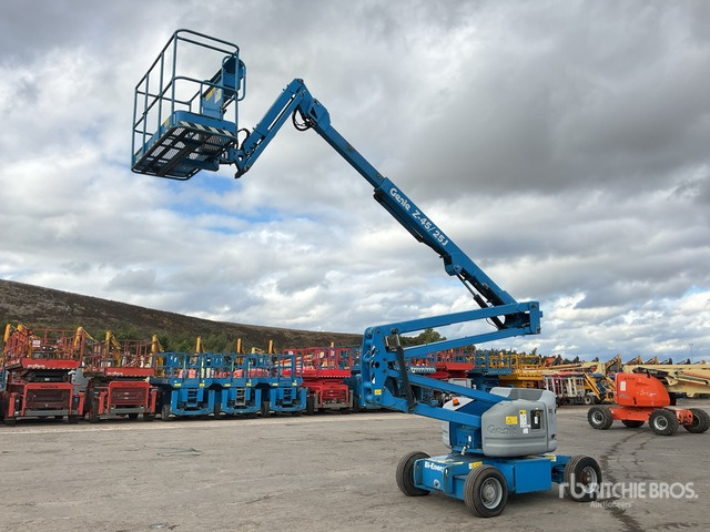 Plataforma articulada 2013 Genie Z45/25J 2WD Hybrid Articulating Boom Lift: foto 1