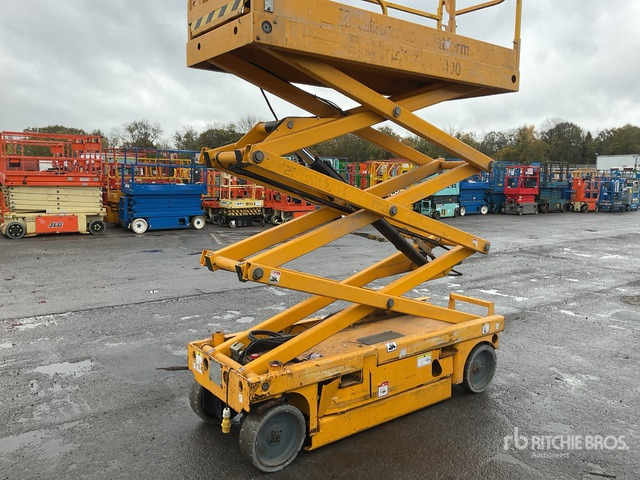 2014 Haulotte Compact 8 Electric Scissor Lift - Plataforma de tijeras: foto 5 2014 Haulotte Compact 8 Electric Scissor Lift - Plataforma de tijeras: foto 5