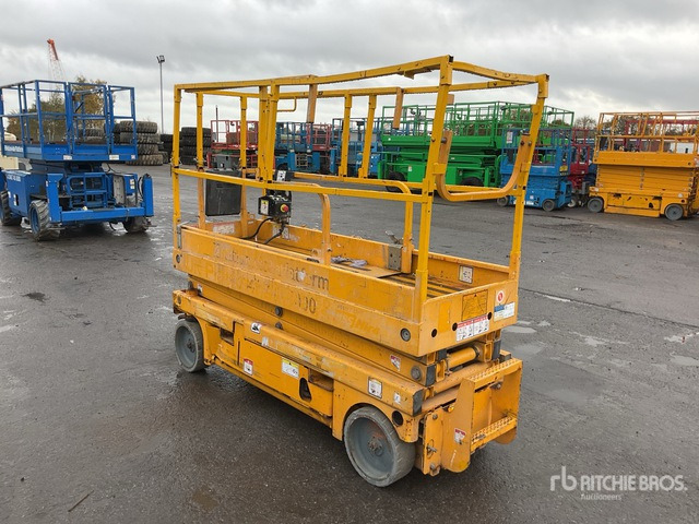 2014 Haulotte Compact 8 Electric Scissor Lift - Plataforma de tijeras: foto 4 2014 Haulotte Compact 8 Electric Scissor Lift - Plataforma de tijeras: foto 4
