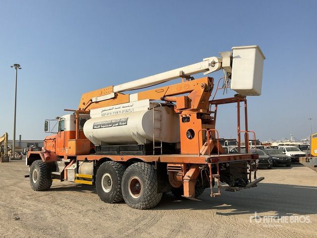 1995 Kenworth C500B 6x6 w/ Water Tank Bucket Truck - Camión con plataforma elevadora: foto 3 1995 Kenworth C500B 6x6 w/ Water Tank Bucket Truck - Camión con plataforma elevadora: foto 3