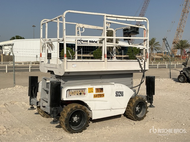 2004 Haulotte Compact 12DX 4x4 Diesel Scissor Lift - Plataforma de tijeras: foto 1 2004 Haulotte Compact 12DX 4x4 Diesel Scissor Lift - Plataforma de tijeras: foto 1