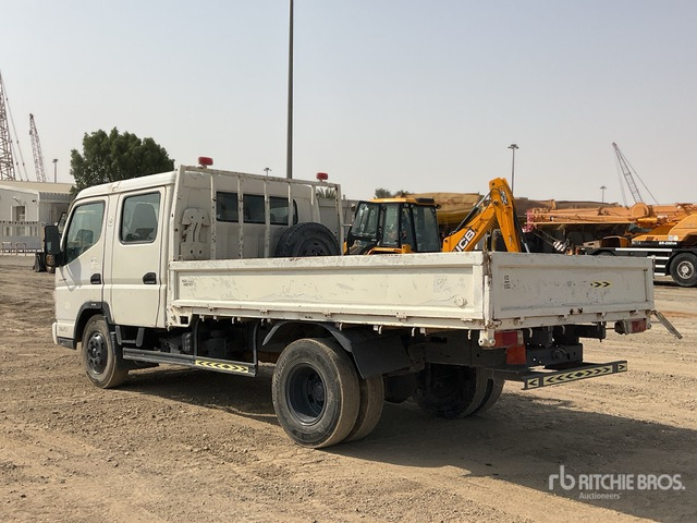 2010 Mitsubishi Canter 4x2 Crew Cab Flatbed Truck - Camión caja abierta: foto 4 2010 Mitsubishi Canter 4x2 Crew Cab Flatbed Truck - Camión caja abierta: foto 4