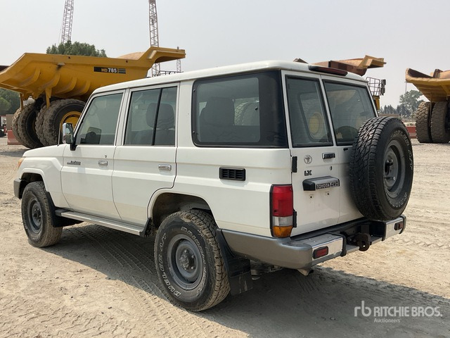 2011 Toyota Land Cruiser LX 76R 4x4 SUV - SUV/ Todoterreno: foto 3 2011 Toyota Land Cruiser LX 76R 4x4 SUV - SUV/ Todoterreno: foto 3