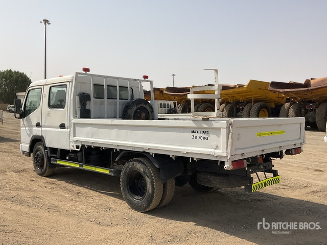 2014 Mitsubishi 4x2 Crew Cab Flatbed Truck - Camión caja abierta: foto 3 2014 Mitsubishi 4x2 Crew Cab Flatbed Truck - Camión caja abierta: foto 3