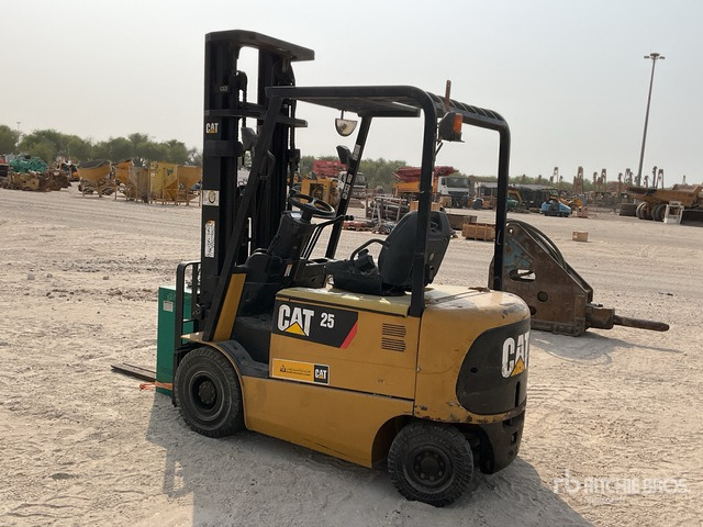2015 Cat EP25K-PAC 2.5 ton Electric Forklift - Carretilla elevadora eléctrica: foto 4 2015 Cat EP25K-PAC 2.5 ton Electric Forklift - Carretilla elevadora eléctrica: foto 4