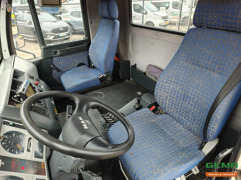 MAN LE 10.220 4x2 Dagcabine Euro3 - Handgeschakeld - Analoge Tachograaf - 195.000km - Cabeza tractora: foto 5 MAN LE 10.220 4x2 Dagcabine Euro3 - Handgeschakeld - Analoge Tachograaf - 195.000km - Cabeza tractora: foto 5