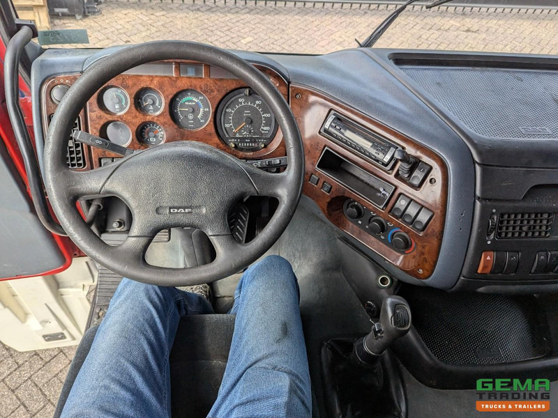 Camión caja cerrada DAF XF95.430 4x2 Spacecab Euro2 - Retarder - Geslotenbak 7.7m - Handgeschakeld - Vangmuil: foto 14 Camión caja cerrada DAF XF95.430 4x2 Spacecab Euro2 - Retarder - Geslotenbak 7.7m - Handgeschakeld - Vangmuil: foto 14