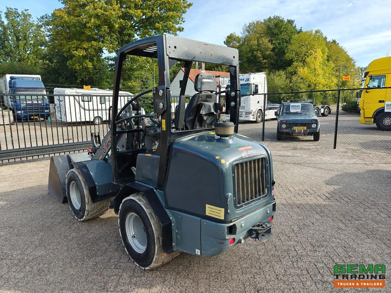 Giant V452T 3585 uren - Wiellader - Landbouw Kenteken - Vangmuil - Grondbak - Non-Marking Banden - Minicargadora de cadenas: foto 4 Giant V452T 3585 uren - Wiellader - Landbouw Kenteken - Vangmuil - Grondbak - Non-Marking Banden - Minicargadora de cadenas: foto 4