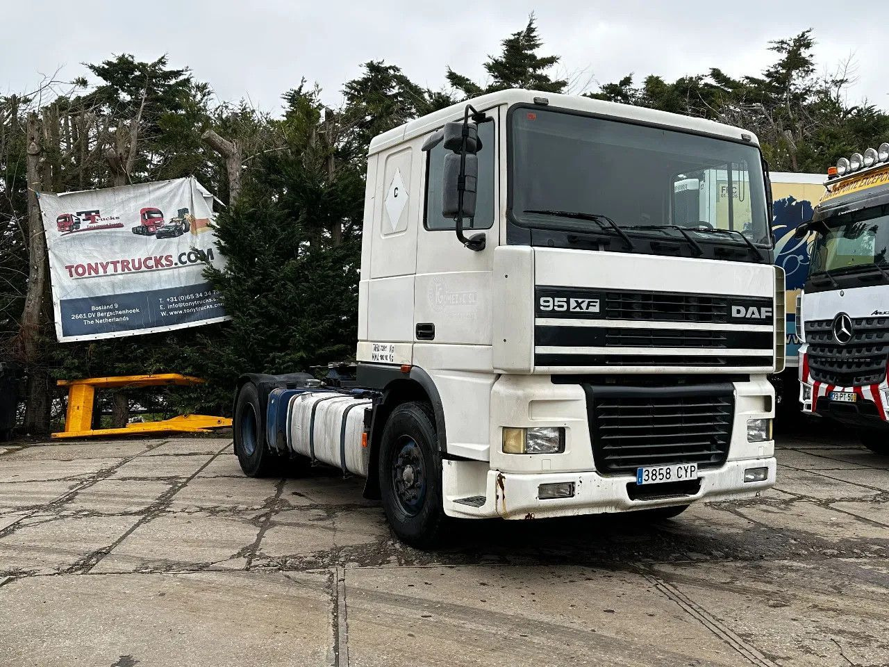 DAF XF 95.380 4X2 Tractor-unit Spring/Air ZF Manual DAF XF 95.380 4X2 Tractor-unit Spring/Air ZF Manual - Cabeza tractora: foto 1 DAF XF 95.380 4X2 Tractor-unit Spring/Air ZF Manual DAF XF 95.380 4X2 Tractor-unit Spring/Air ZF Manual - Cabeza tractora: foto 1