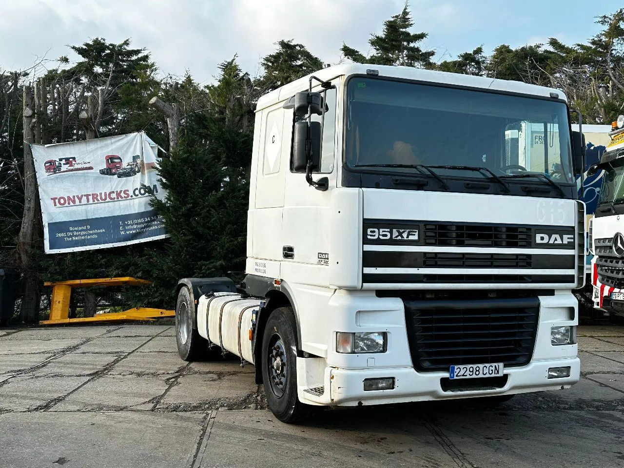 DAF XF 95.380 4X2 Tractor-unit Spring/Air ZF Manual DAF XF 95.380 4X2 Tractor-unit Spring/Air ZF Manual - Cabeza tractora: foto 1 DAF XF 95.380 4X2 Tractor-unit Spring/Air ZF Manual DAF XF 95.380 4X2 Tractor-unit Spring/Air ZF Manual - Cabeza tractora: foto 1