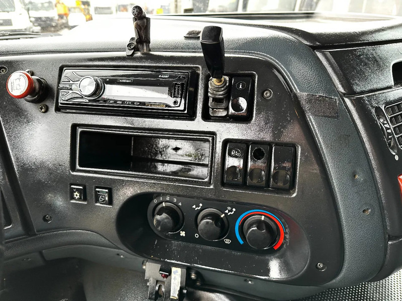 Cabeza tractora DAF XF 95.380 4X2 Tractor-unit Spring/Air ZF Manual Euro2 PTO: foto 12