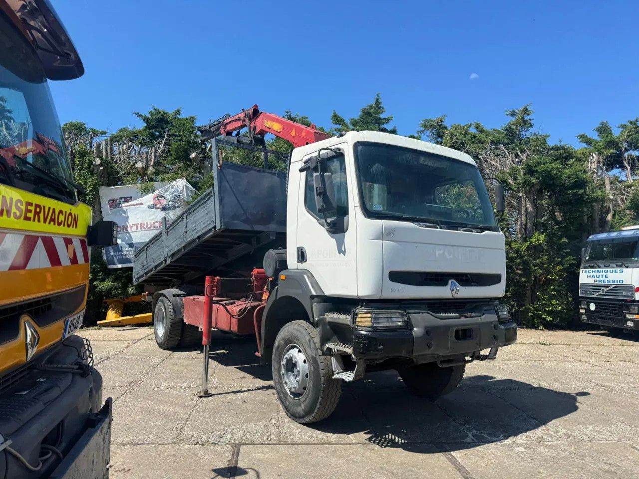Renault Kerax 340 4X2 Tipper+Crane Spring/Spring Euro2 M - Cabeza tractora: foto 1 Renault Kerax 340 4X2 Tipper+Crane Spring/Spring Euro2 M - Cabeza tractora: foto 1