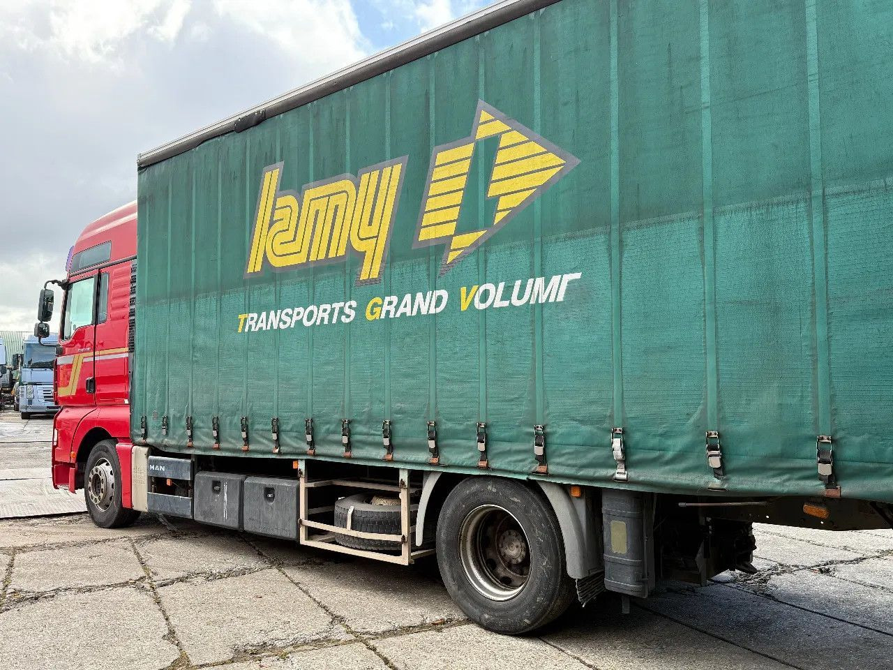 MAN TGA 18.440 4X2 BOX Spring/Air EURO3 Retarder ZF - Camión caja cerrada: foto 3 MAN TGA 18.440 4X2 BOX Spring/Air EURO3 Retarder ZF - Camión caja cerrada: foto 3