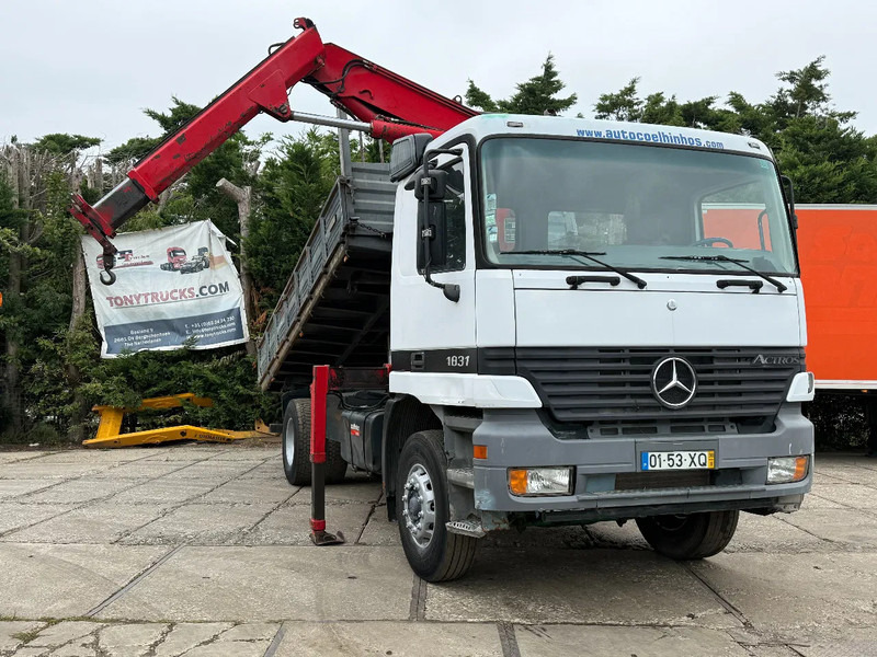 Mercedes-Benz Actros 1831 V6 4X2 Tipper + crane EPS Manual Gearbox 3 peddal - Camión volquete, Camión grúa: foto 1 Mercedes-Benz Actros 1831 V6 4X2 Tipper + crane EPS Manual Gearbox 3 peddal - Camión volquete, Camión grúa: foto 1