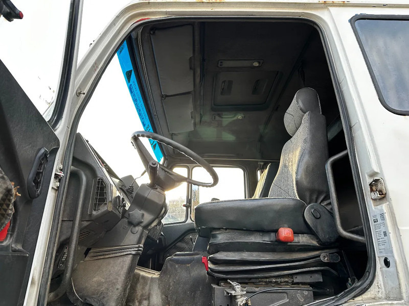 Mercedes-Benz SK 1935 V8 4X2 Tipper Spring/Spring AMCO V825 9T Crane - Camión volquete, Camión grúa: foto 5 Mercedes-Benz SK 1935 V8 4X2 Tipper Spring/Spring AMCO V825 9T Crane - Camión volquete, Camión grúa: foto 5