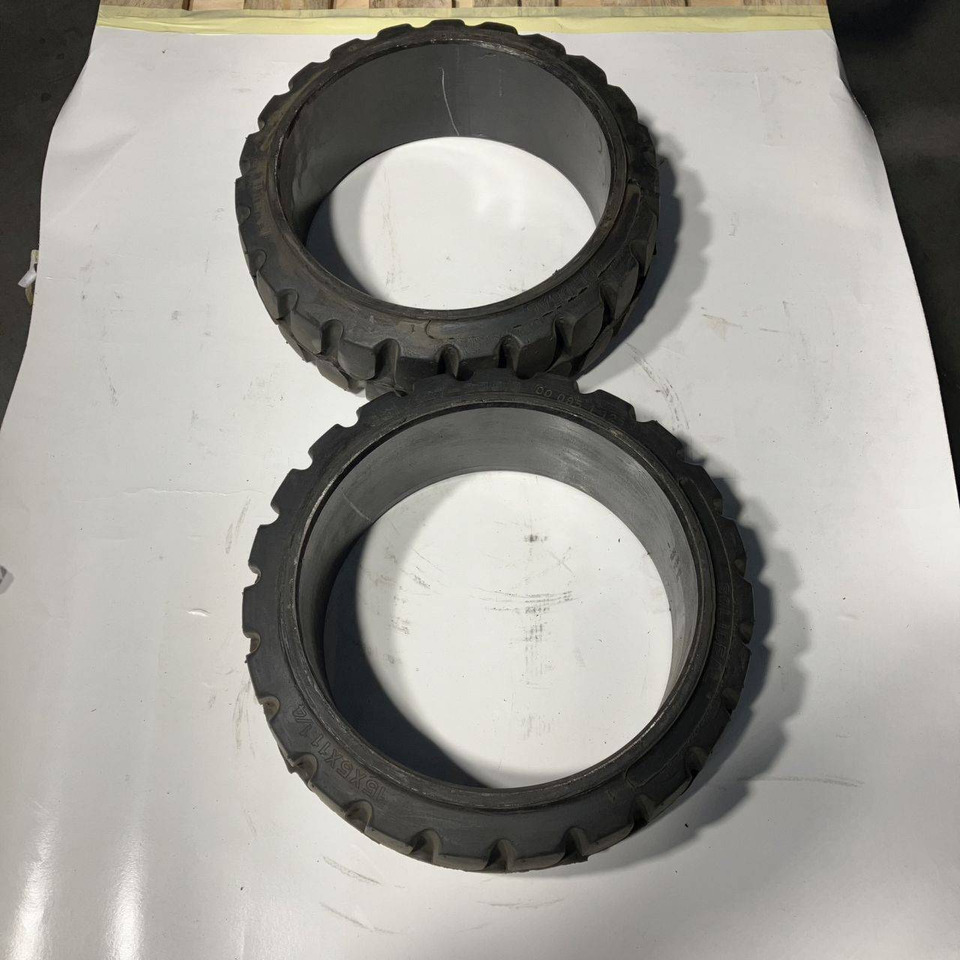 2X Magnum Solideal 15x5x11 1/4 tyres - Neumático para Equipo de manutención: foto 1 2X Magnum Solideal 15x5x11 1/4 tyres - Neumático para Equipo de manutención: foto 1