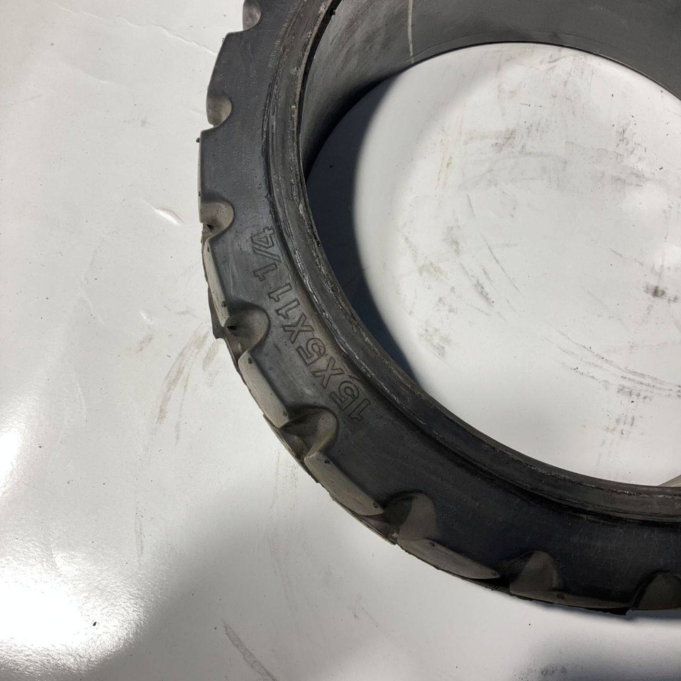 2X Magnum Solideal 15x5x11 1/4 tyres - Neumático para Equipo de manutención: foto 5 2X Magnum Solideal 15x5x11 1/4 tyres - Neumático para Equipo de manutención: foto 5