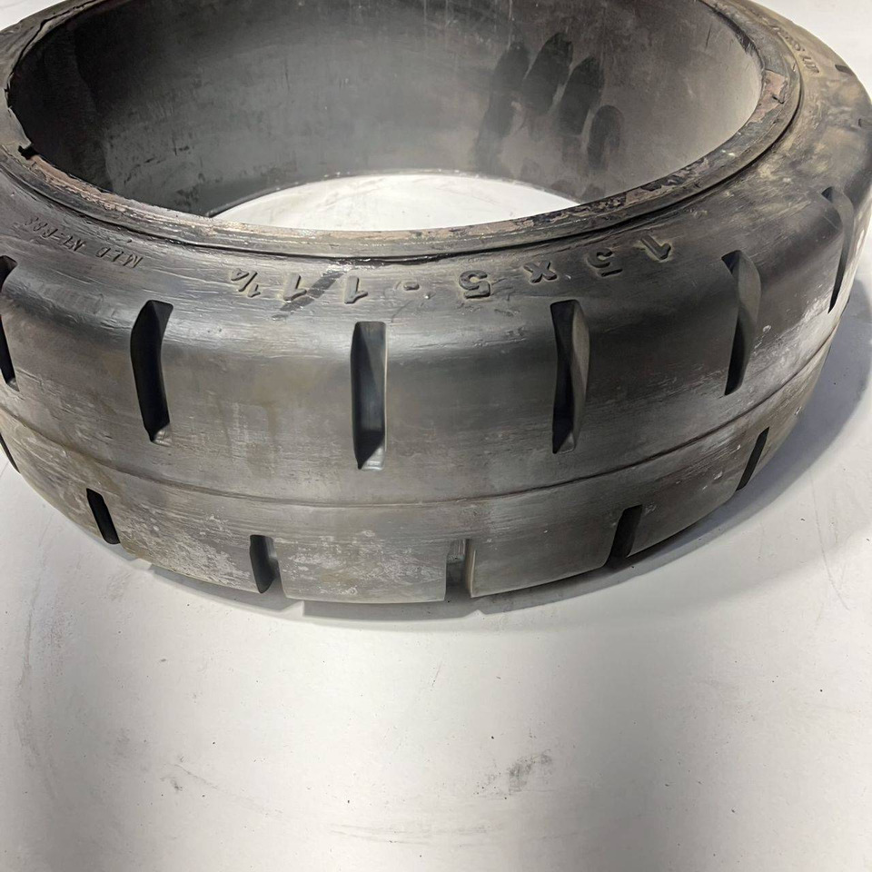 2X Watts 15x5x11 1/4 tyres - Neumático para Equipo de manutención: foto 2 2X Watts 15x5x11 1/4 tyres - Neumático para Equipo de manutención: foto 2