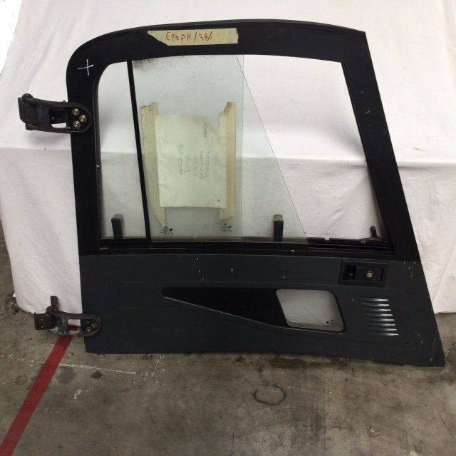Door right for Linde series 386 - Puerta y piezas para Equipo de manutención: foto 2 Door right for Linde series 386 - Puerta y piezas para Equipo de manutención: foto 2