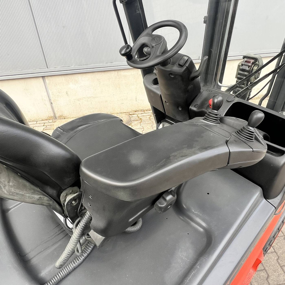 Linde E16PH (386-02) EVO - Carretilla elevadora eléctrica: foto 5 Linde E16PH (386-02) EVO - Carretilla elevadora eléctrica: foto 5