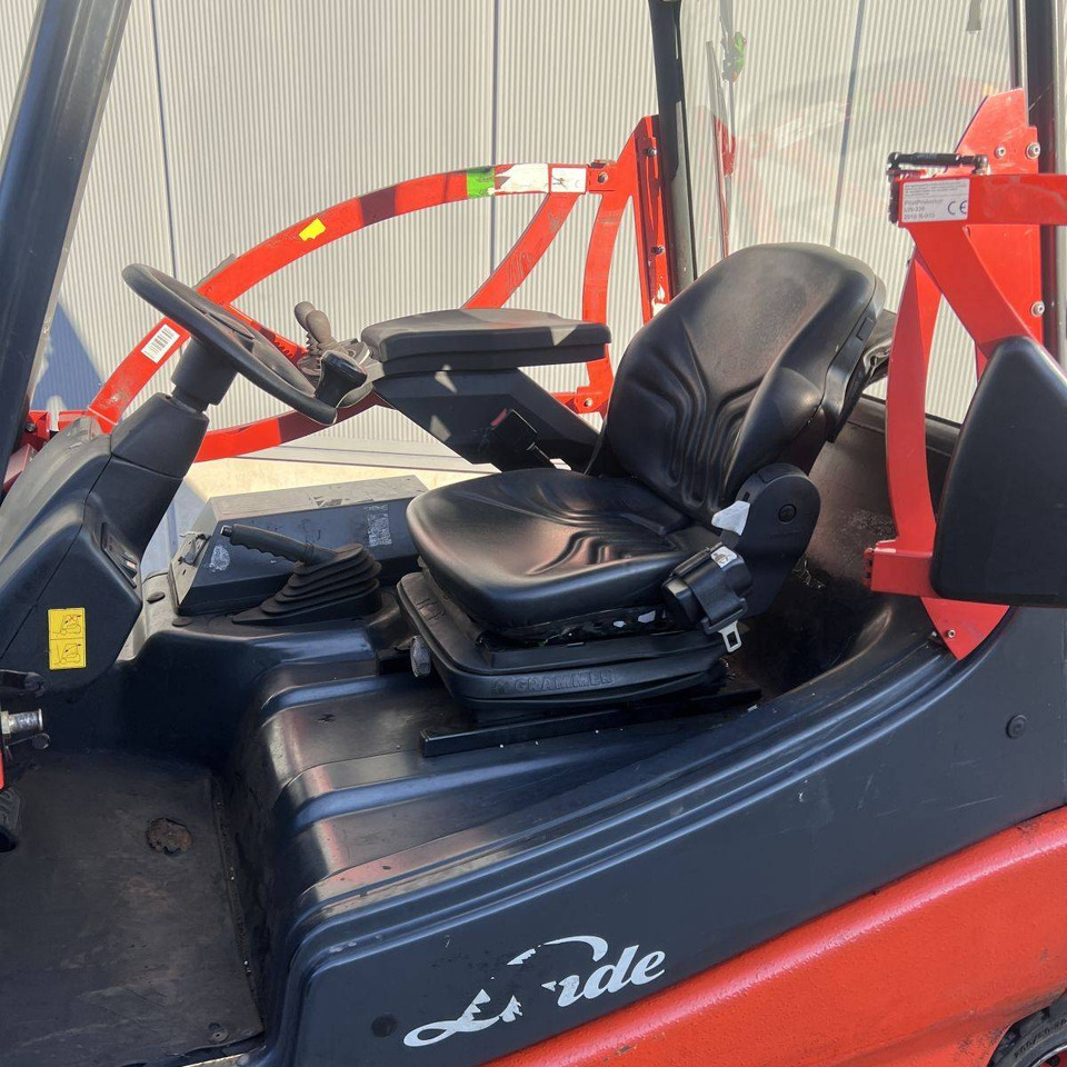 Linde E25S (336-03) - Carretilla elevadora eléctrica: foto 4 Linde E25S (336-03) - Carretilla elevadora eléctrica: foto 4