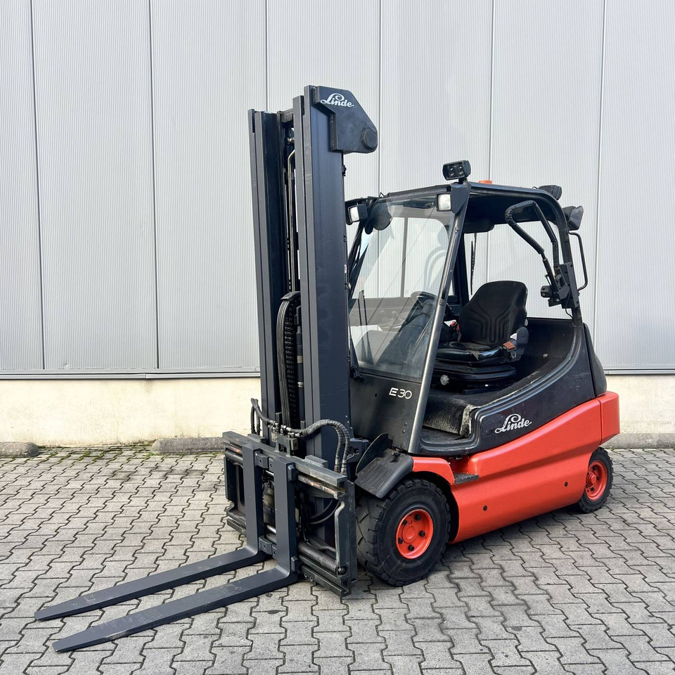 Linde E30 (336-02) - Carretilla elevadora eléctrica: foto 1 Linde E30 (336-02) - Carretilla elevadora eléctrica: foto 1
