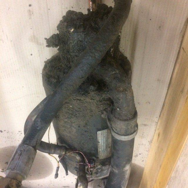 Pump motor for Linde series 324 - Motor y piezas para Equipo de manutención: foto 2 Pump motor for Linde series 324 - Motor y piezas para Equipo de manutención: foto 2