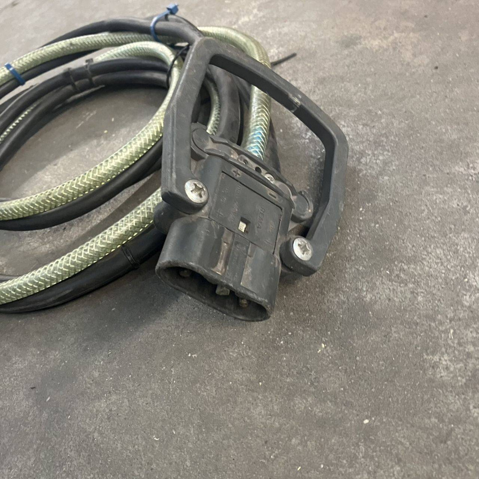 Hawker E 24V/80A+EU - Recambio para Equipo de manutención: foto 4 Hawker E 24V/80A+EU - Recambio para Equipo de manutención: foto 4