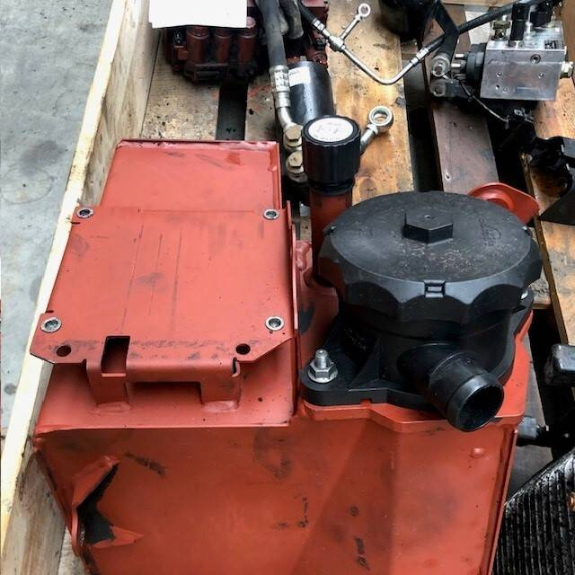 Tank oil for Linde - Depósito hidráulico para Equipo de manutención: foto 3 Tank oil for Linde - Depósito hidráulico para Equipo de manutención: foto 3