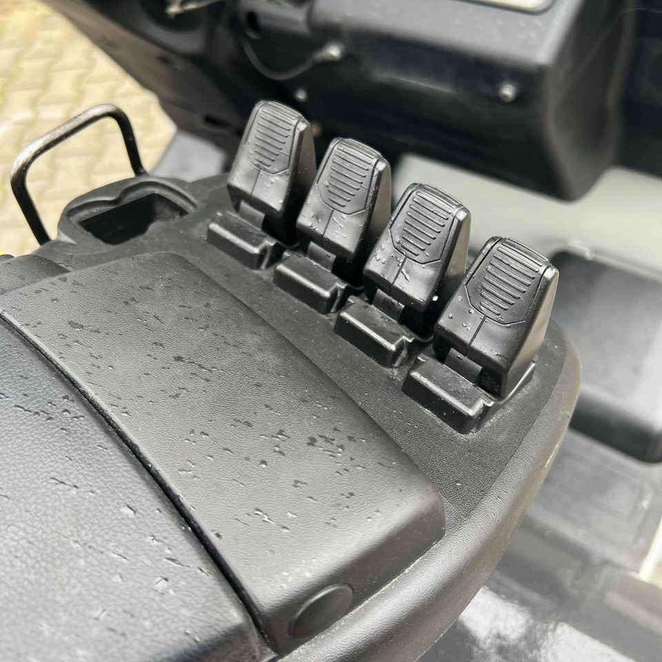 Unicarriers ET16 (AG1N12L16Q) - Carretilla elevadora eléctrica: foto 5 Unicarriers ET16 (AG1N12L16Q) - Carretilla elevadora eléctrica: foto 5