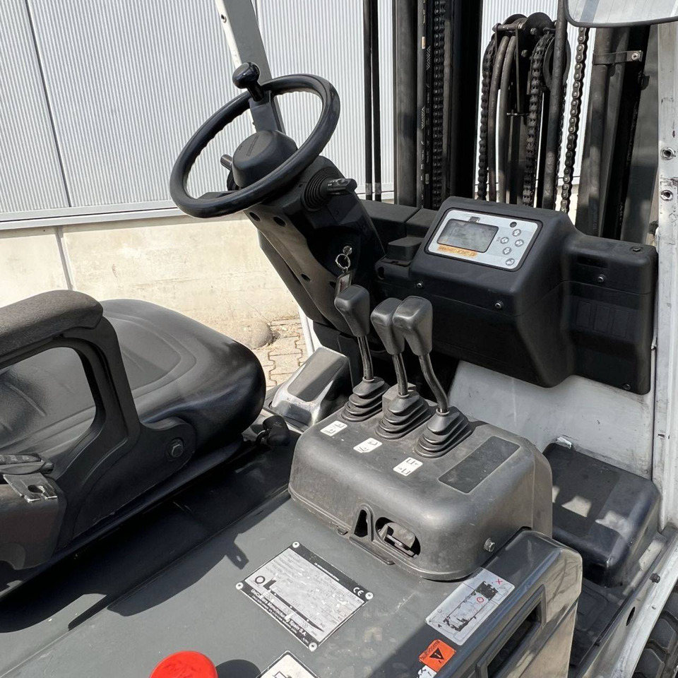 Unicarriers TX3-20L (AG1N1L20Q) - Carretilla elevadora eléctrica: foto 3 Unicarriers TX3-20L (AG1N1L20Q) - Carretilla elevadora eléctrica: foto 3