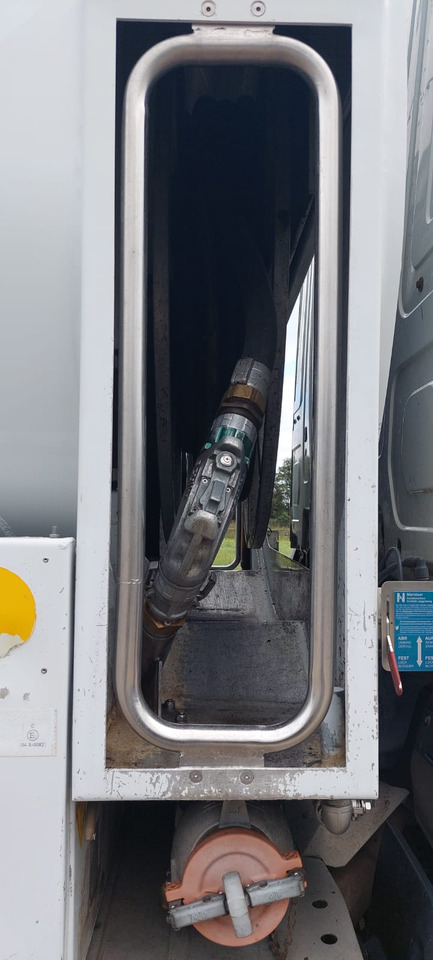 MERCEDES ANTOS - Camión cisterna: foto 2 MERCEDES ANTOS - Camión cisterna: foto 2