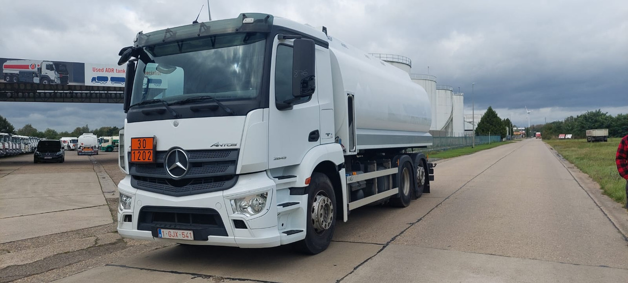 MERCEDES ANTOS - Camión cisterna: foto 1 MERCEDES ANTOS - Camión cisterna: foto 1