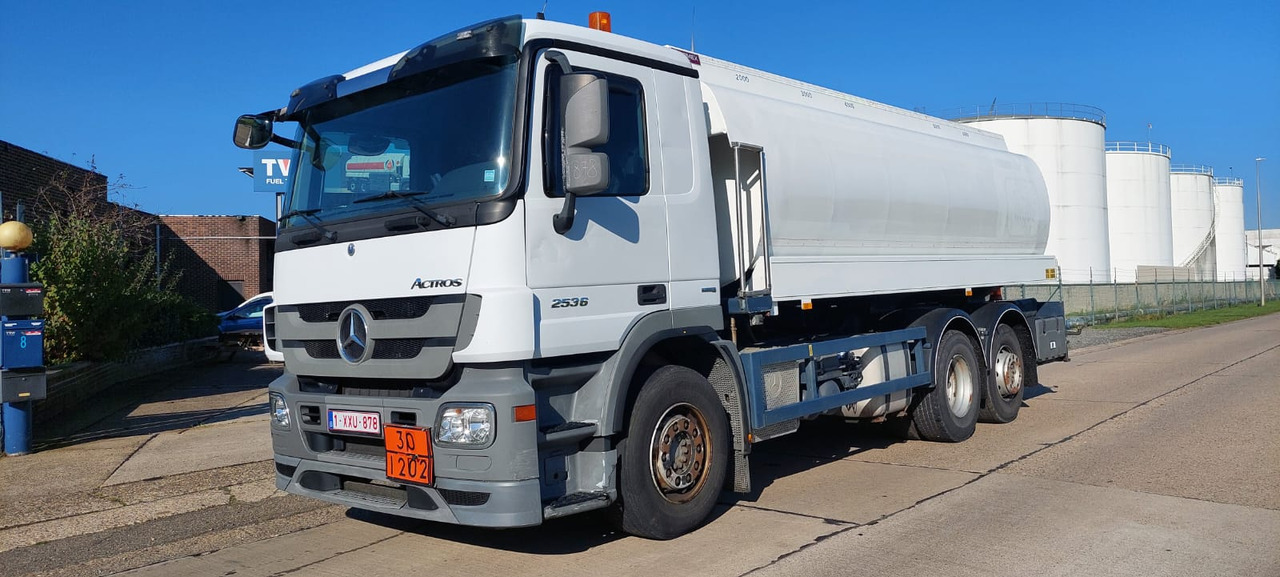 MERCEDES Actros - Camión cisterna: foto 1 MERCEDES Actros - Camión cisterna: foto 1