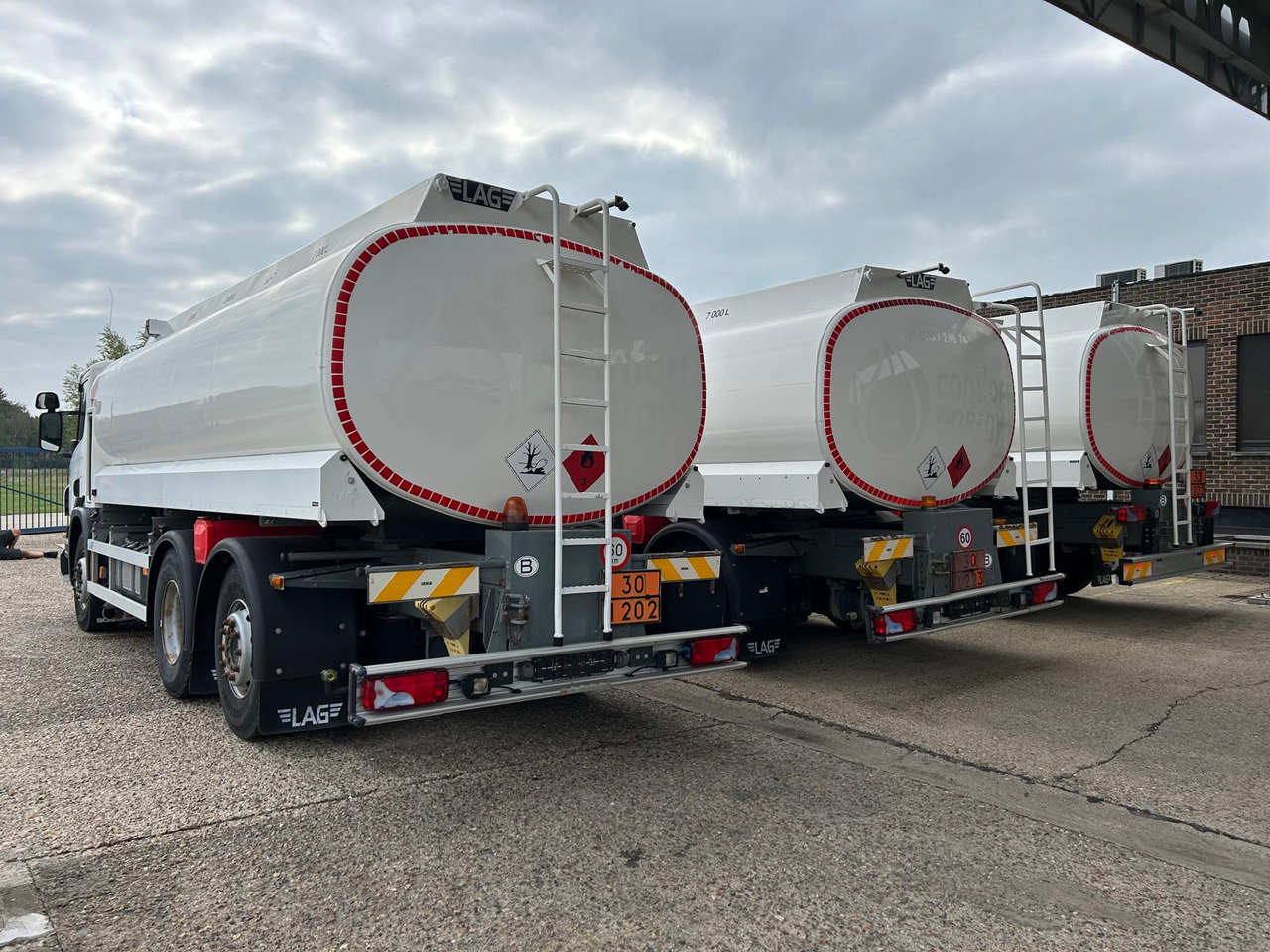 SCANIA P320/P360 (lot of 3) - Camión cisterna: foto 4 SCANIA P320/P360 (lot of 3) - Camión cisterna: foto 4