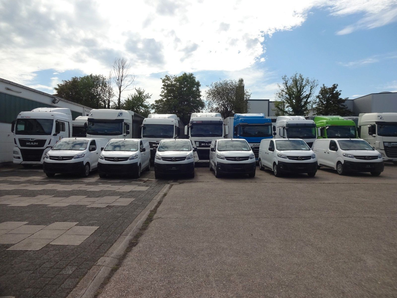 Opel 50 x Vivaro Kasten, L1H1, Klima, PDC, Tempomat - Furgoneta pequeña: foto 1 Opel 50 x Vivaro Kasten, L1H1, Klima, PDC, Tempomat - Furgoneta pequeña: foto 1