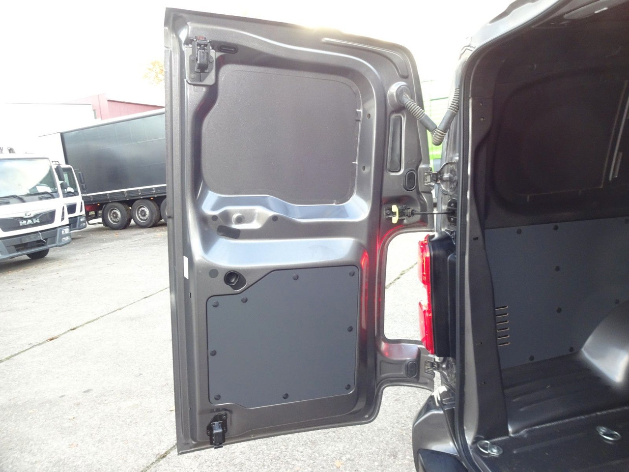 Arrendamiento de Peugeot Expert Kasten Lang, L3H1, 57 kW Peugeot Expert Kasten Lang, L3H1, 57 kW: foto 16 Arrendamiento de Peugeot Expert Kasten Lang, L3H1, 57 kW Peugeot Expert Kasten Lang, L3H1, 57 kW: foto 16