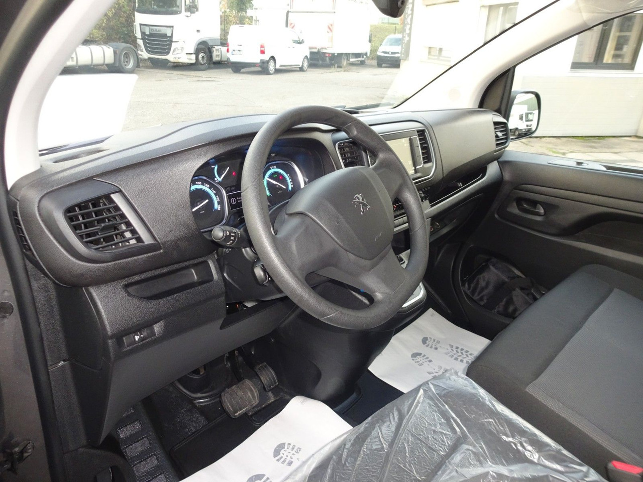 Arrendamiento de Peugeot Expert Kasten Lang, L3H1, 57 kW Peugeot Expert Kasten Lang, L3H1, 57 kW: foto 24 Arrendamiento de Peugeot Expert Kasten Lang, L3H1, 57 kW Peugeot Expert Kasten Lang, L3H1, 57 kW: foto 24