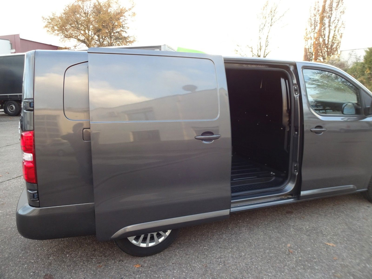 Arrendamiento de Peugeot Expert Kasten Lang, L3H1, 57 kW Peugeot Expert Kasten Lang, L3H1, 57 kW: foto 20 Arrendamiento de Peugeot Expert Kasten Lang, L3H1, 57 kW Peugeot Expert Kasten Lang, L3H1, 57 kW: foto 20