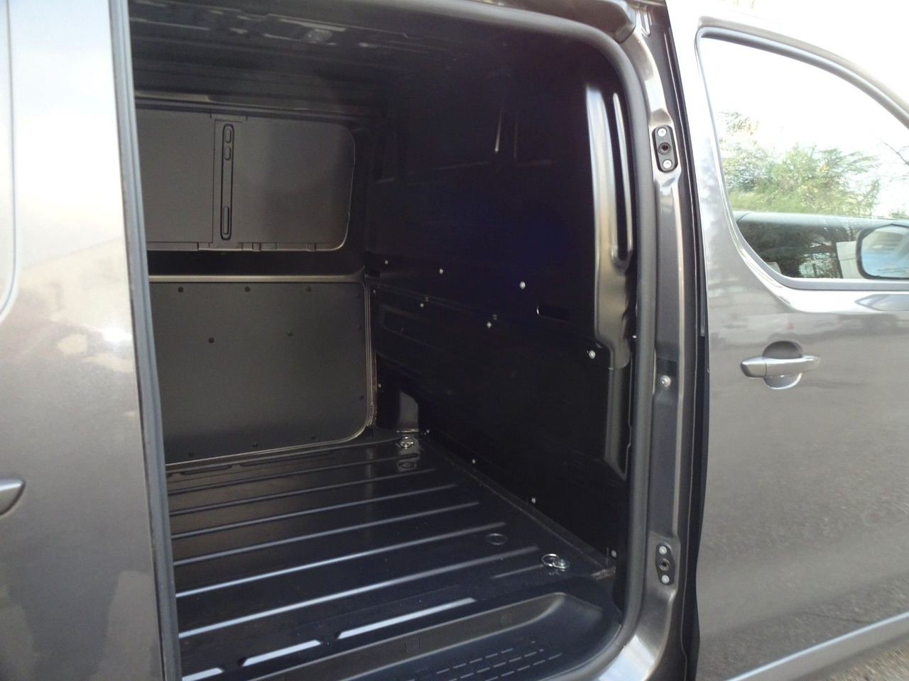 Arrendamiento de Peugeot Expert Kasten Lang, L3H1, 57 kW Peugeot Expert Kasten Lang, L3H1, 57 kW: foto 19 Arrendamiento de Peugeot Expert Kasten Lang, L3H1, 57 kW Peugeot Expert Kasten Lang, L3H1, 57 kW: foto 19