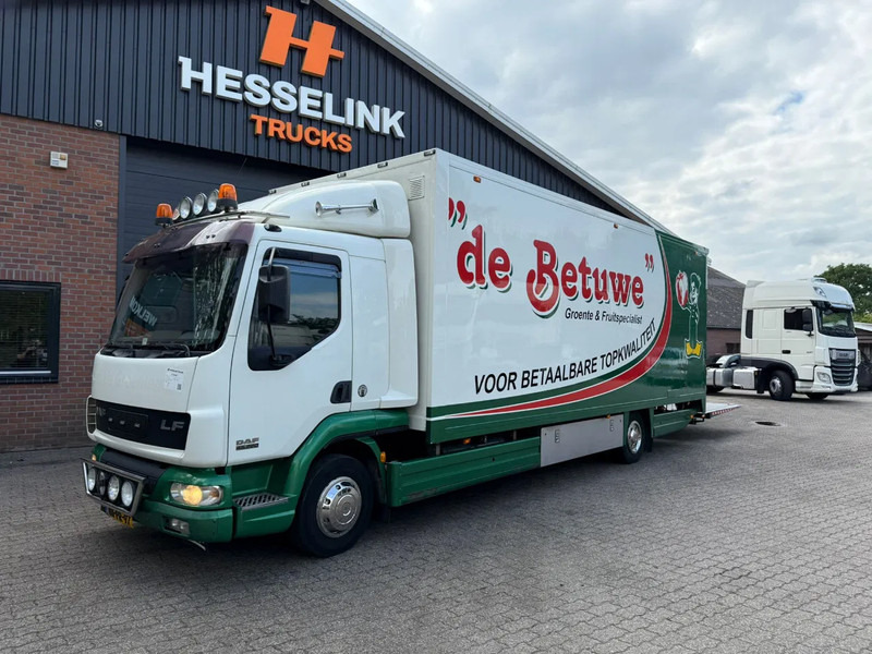 DAF LF 45.220 Laadklep/LBW Zijdeur Airco Slaapcabine AHK - Camión caja cerrada: foto 1 DAF LF 45.220 Laadklep/LBW Zijdeur Airco Slaapcabine AHK - Camión caja cerrada: foto 1