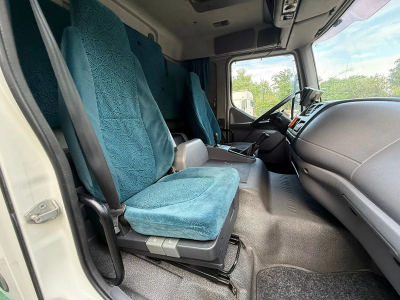 DAF LF 45.220 Laadklep/LBW Zijdeur Slaapcabine AHK NL truck - Camión caja cerrada: foto 5 DAF LF 45.220 Laadklep/LBW Zijdeur Slaapcabine AHK NL truck - Camión caja cerrada: foto 5