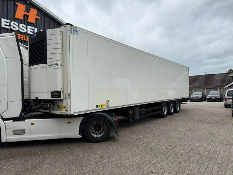 Schmitz Cargobull SKO 24 5x Meatrails Rohrbahnen Fleisch Carrier Vector 1950MT vol met vleeshaken en 2 reservewielen - Semirremolque isotérmico: foto 1 Schmitz Cargobull SKO 24 5x Meatrails Rohrbahnen Fleisch Carrier Vector 1950MT vol met vleeshaken en 2 reservewielen - Semirremolque isotérmico: foto 1