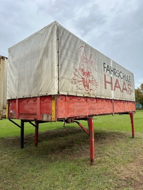 Krone niedrige Türen, Farbe: rot - Toldo carrocería: foto 3 Krone niedrige Türen, Farbe: rot - Toldo carrocería: foto 3