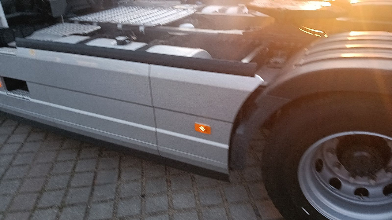 Cabeza tractora Volvo FH460 Globe FullSpoiler TV I-PARC 2xTank German: foto 18