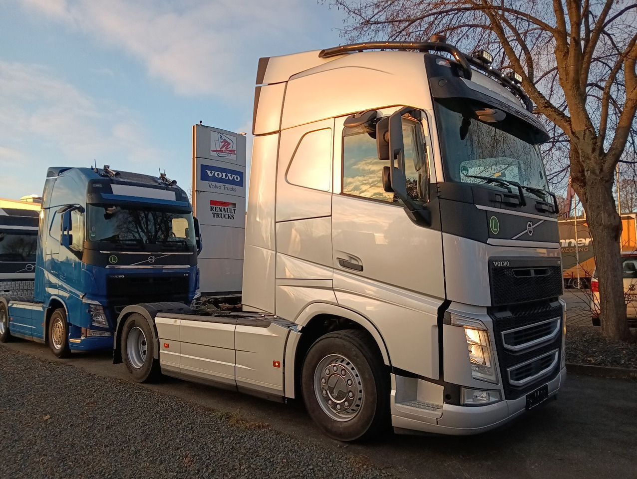 Cabeza tractora Volvo FH460 Globe FullSpoiler TV I-PARC 2xTank German: foto 45